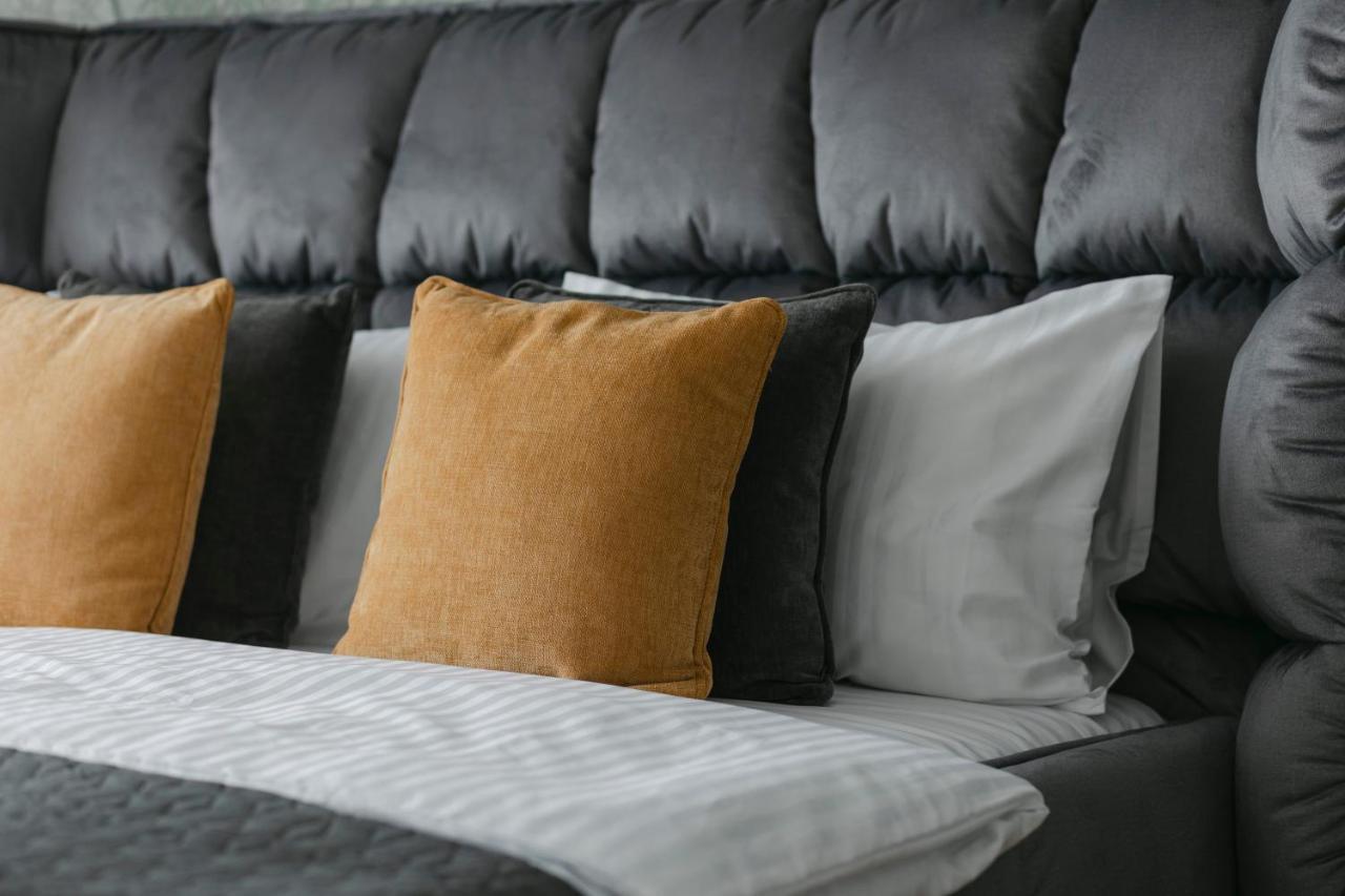 The Forest - Luxe Central Apt With Free Secured Parking Brasov Ngoại thất bức ảnh