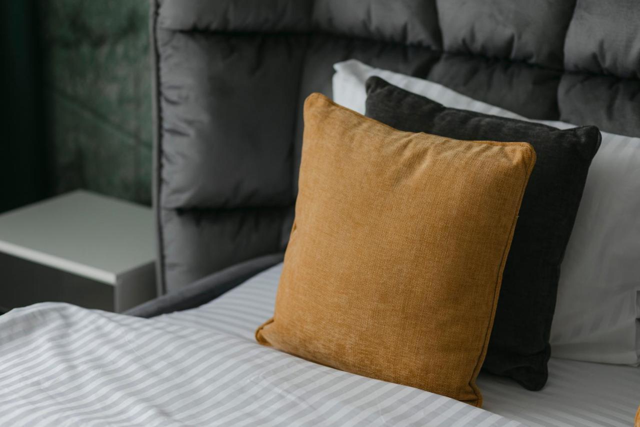 The Forest - Luxe Central Apt With Free Secured Parking Brasov Ngoại thất bức ảnh