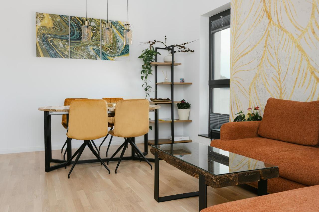 The Forest - Luxe Central Apt With Free Secured Parking Brasov Ngoại thất bức ảnh