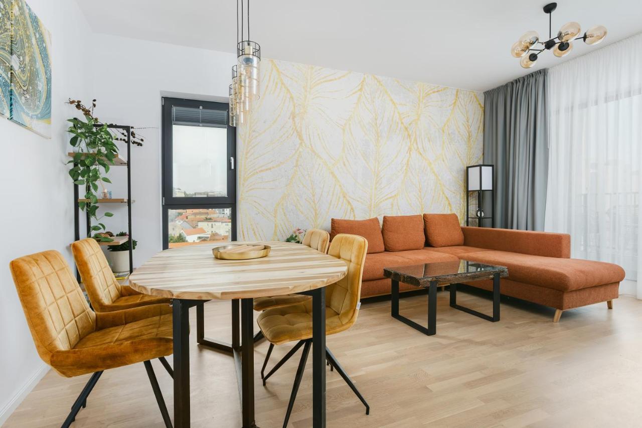 The Forest - Luxe Central Apt With Free Secured Parking Brasov Ngoại thất bức ảnh