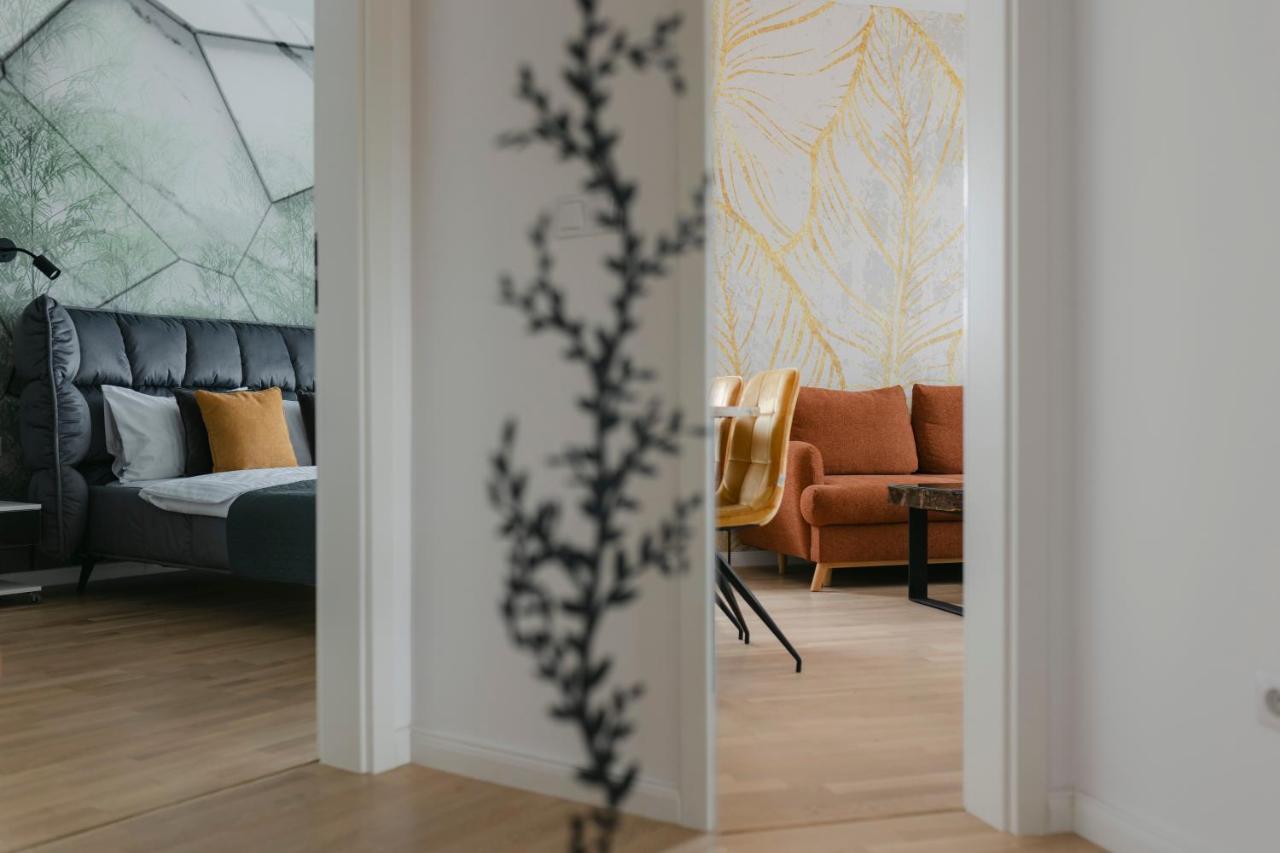 The Forest - Luxe Central Apt With Free Secured Parking Brasov Ngoại thất bức ảnh