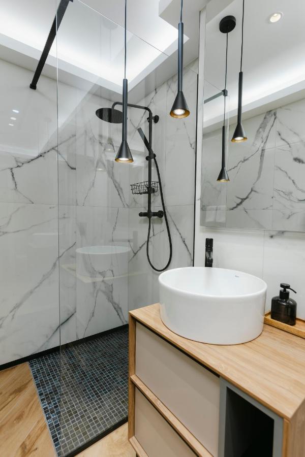 The Forest - Luxe Central Apt With Free Secured Parking Brasov Ngoại thất bức ảnh
