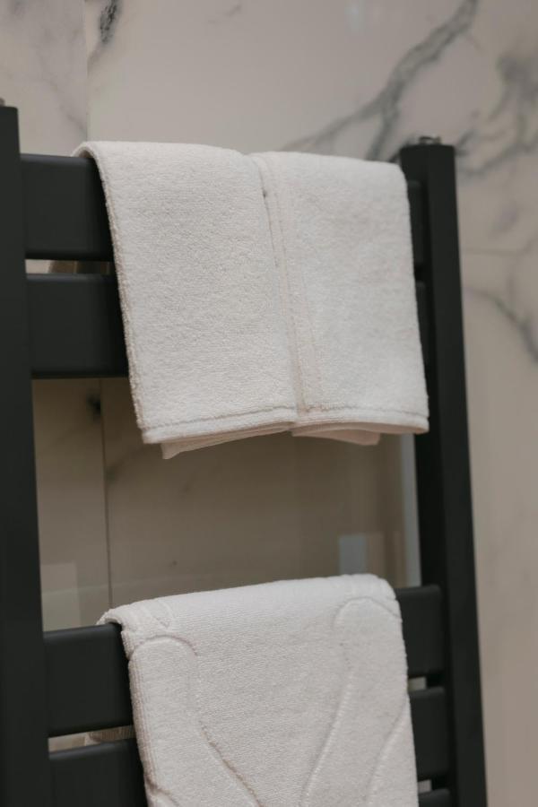 The Forest - Luxe Central Apt With Free Secured Parking Brasov Ngoại thất bức ảnh