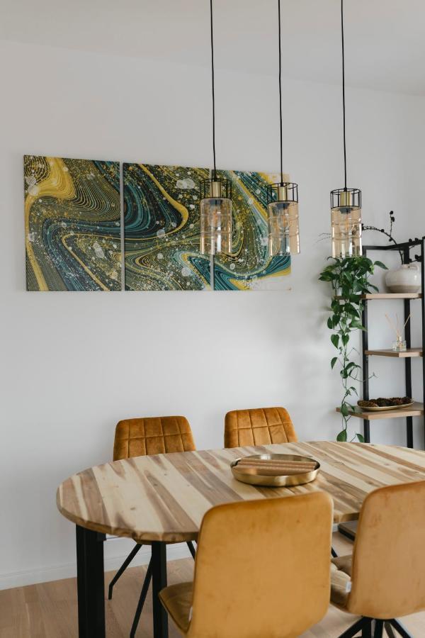 The Forest - Luxe Central Apt With Free Secured Parking Brasov Ngoại thất bức ảnh