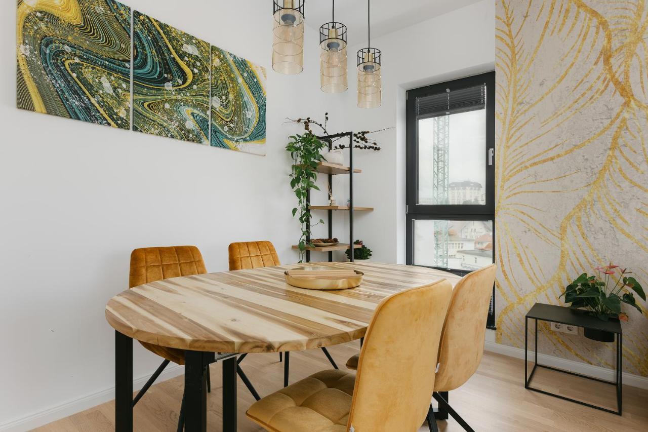 The Forest - Luxe Central Apt With Free Secured Parking Brasov Ngoại thất bức ảnh