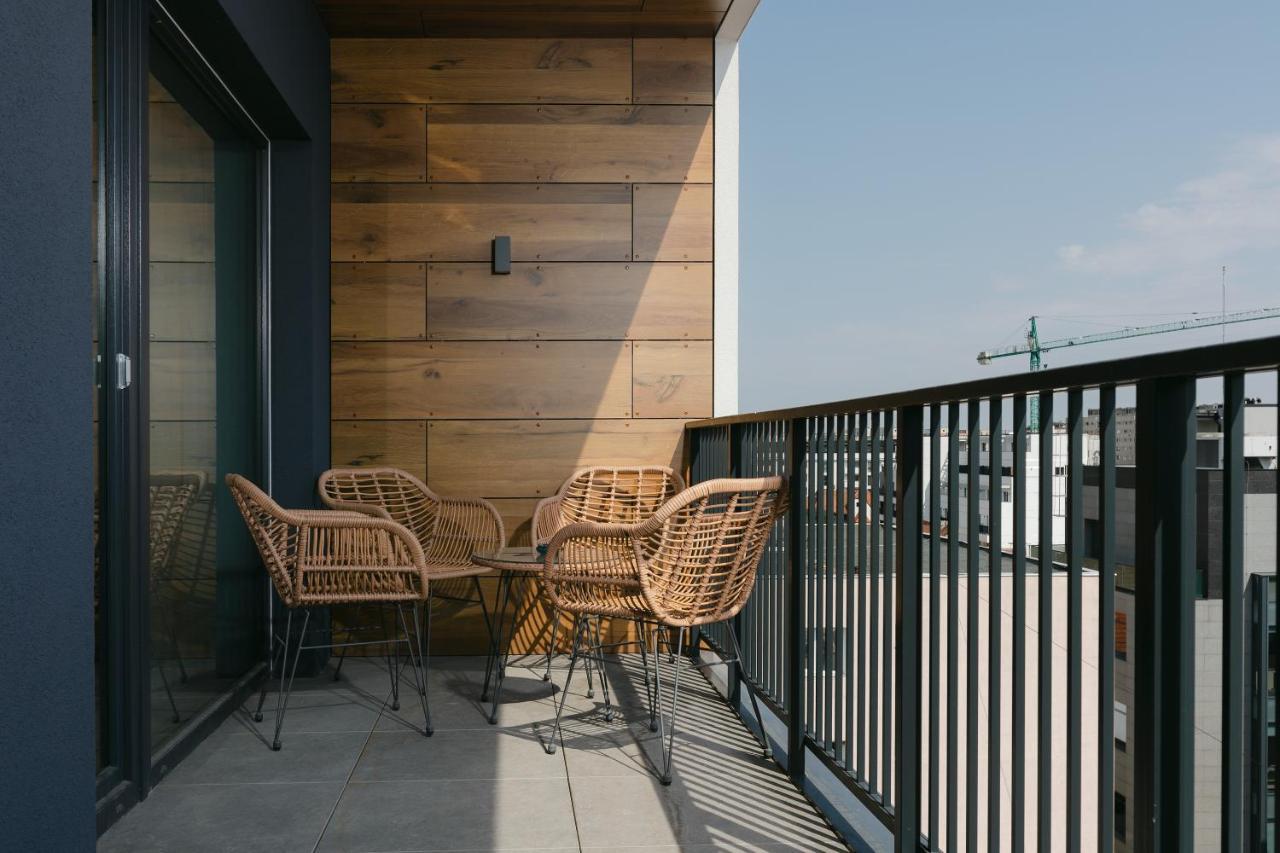 The Forest - Luxe Central Apt With Free Secured Parking Brasov Ngoại thất bức ảnh