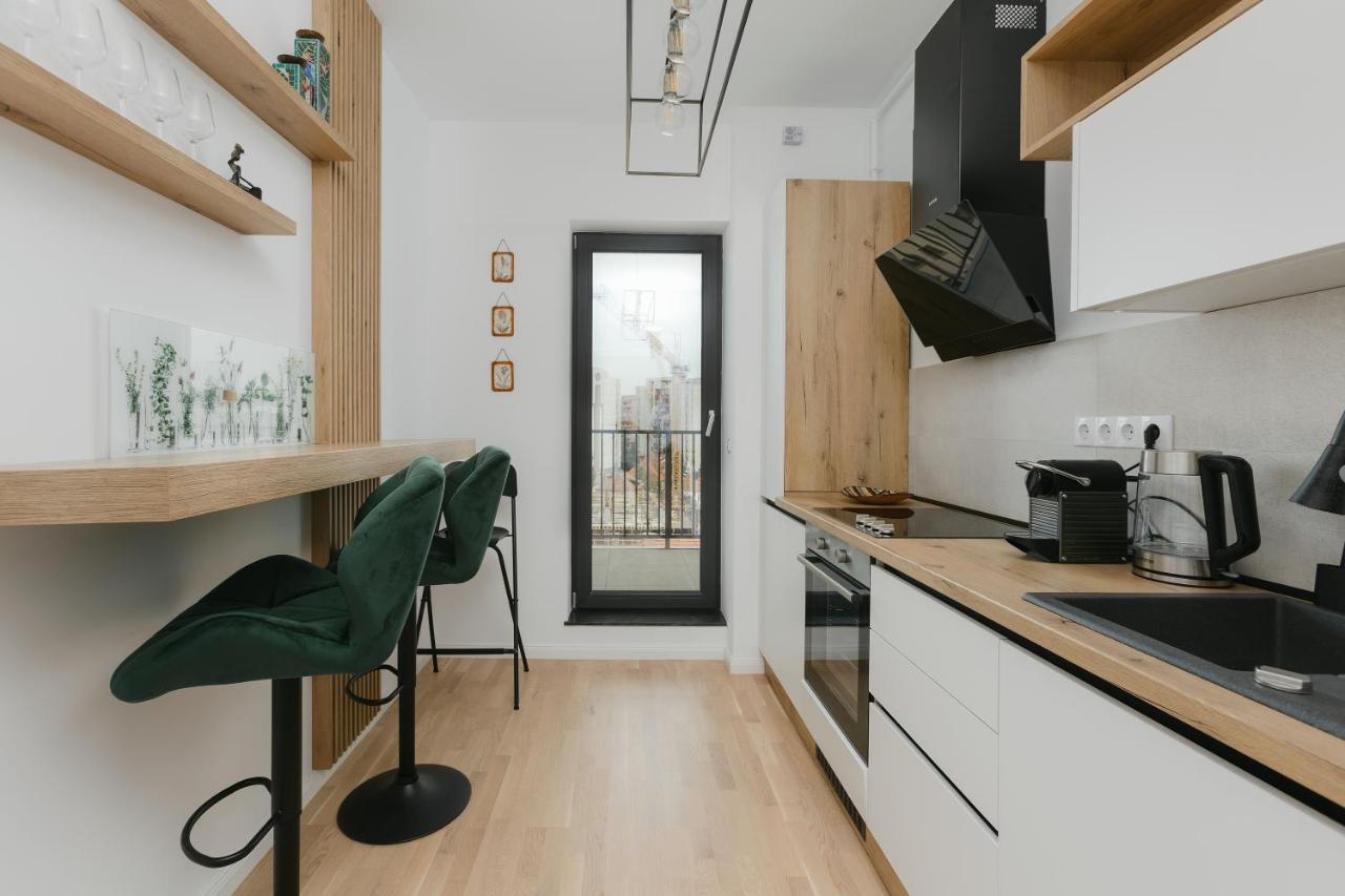 The Forest - Luxe Central Apt With Free Secured Parking Brasov Ngoại thất bức ảnh