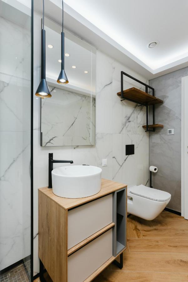 The Forest - Luxe Central Apt With Free Secured Parking Brasov Ngoại thất bức ảnh