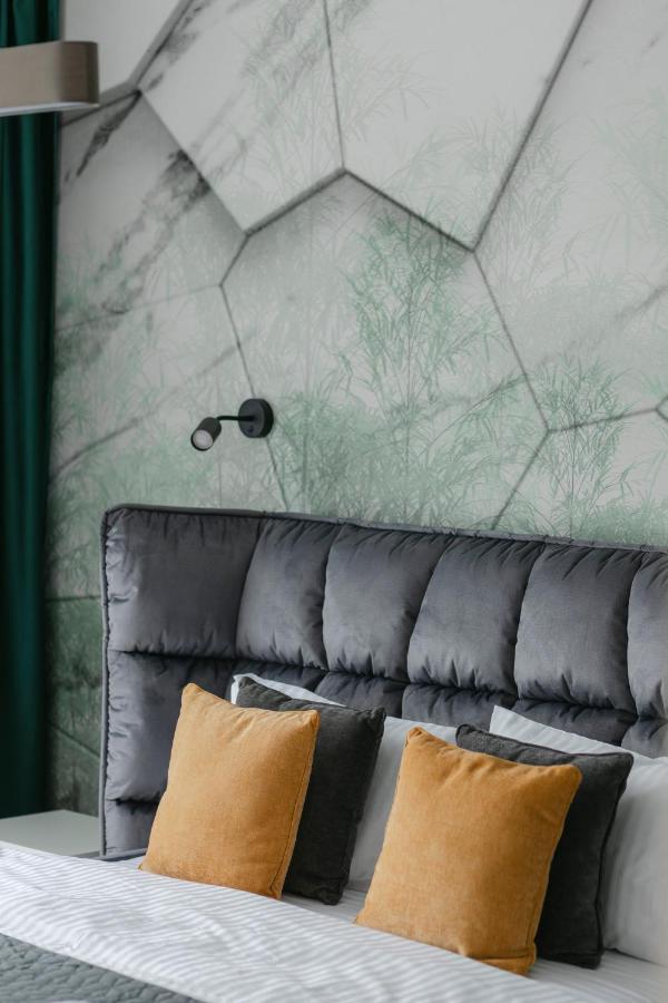 The Forest - Luxe Central Apt With Free Secured Parking Brasov Ngoại thất bức ảnh