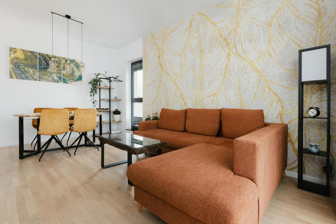 The Forest - Luxe Central Apt With Free Secured Parking Brasov Ngoại thất bức ảnh