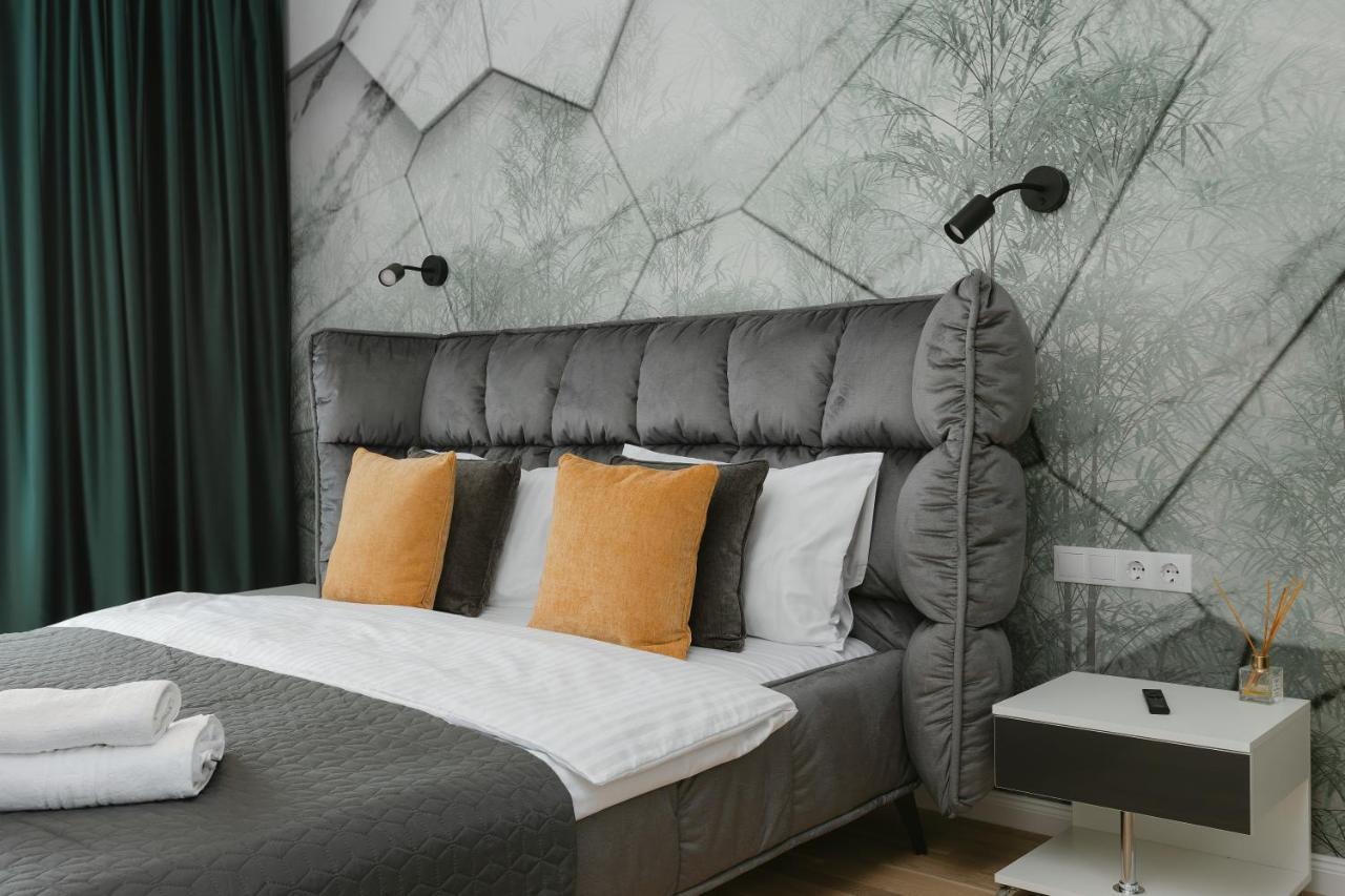 The Forest - Luxe Central Apt With Free Secured Parking Brasov Ngoại thất bức ảnh