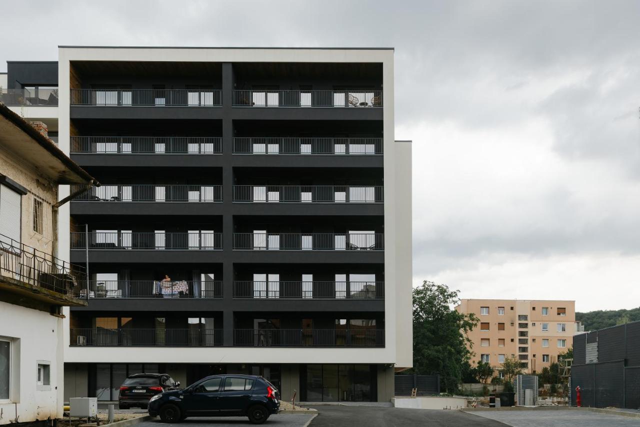 The Forest - Luxe Central Apt With Free Secured Parking Brasov Ngoại thất bức ảnh