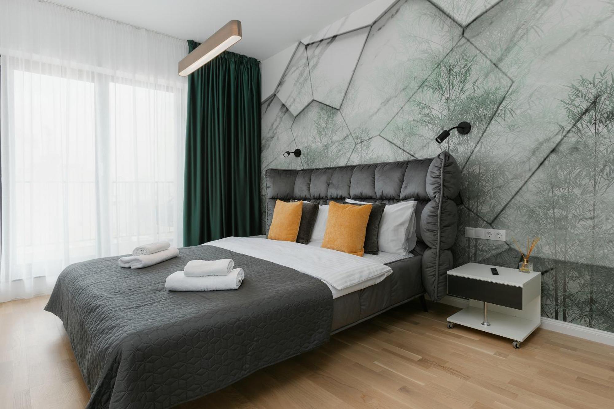 The Forest - Luxe Central Apt With Free Secured Parking Brasov Ngoại thất bức ảnh